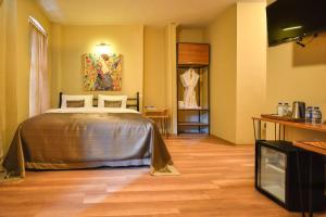 A bed or beds in a room at Maravilloso Hotel Pera