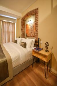 A bed or beds in a room at Maravilloso Hotel Pera