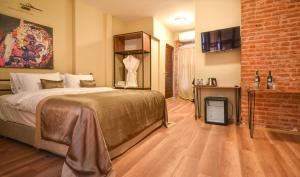 A bed or beds in a room at Maravilloso Hotel Pera