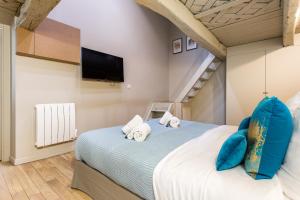 Cama ou camas em um quarto em Dreamyflat - Marais II