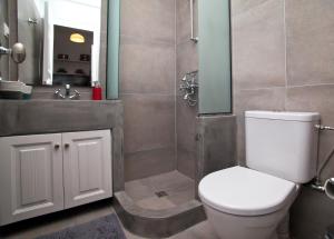 A bathroom at Scaleri Port Home