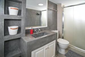 A bathroom at Scaleri Port Home