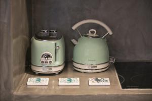 Coffee and tea making facilities at Scaleri Port Home