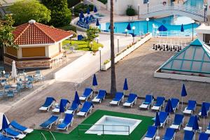 Bazén v ubytování Kissos Hotel nebo v jeho okolí