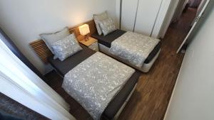 Łóżko lub łóżka w pokoju w obiekcie Apartamento ÁTICO SOL Los Miradores del Puerto