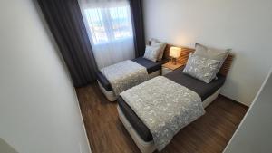 Łóżko lub łóżka w pokoju w obiekcie Apartamento ÁTICO SOL Los Miradores del Puerto