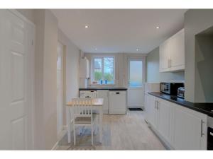 Gorgeous 3 Bed Home Near Manchester Airport