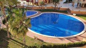 Basen w obiekcie Apartamento ÁTICO SOL Los Miradores del Puerto lub w pobliżu