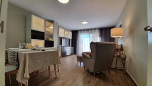 Telewizja i/lub zestaw kina domowego w obiekcie Apartamento ÁTICO SOL Los Miradores del Puerto