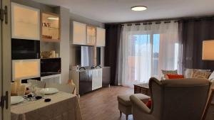 Telewizja i/lub zestaw kina domowego w obiekcie Apartamento ÁTICO SOL Los Miradores del Puerto