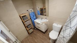 Łazienka w obiekcie Apartamento ÁTICO SOL Los Miradores del Puerto