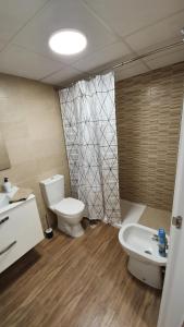 Łazienka w obiekcie Apartamento ÁTICO SOL Los Miradores del Puerto