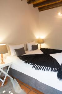 מיטה או מיטות בחדר ב-Zebra Nature Reserve