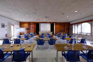 Konferenční prostory v ubytování Monestir de Les Avellanes + 37 fotografií