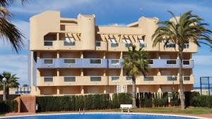 The swimming pool at or close to Apartamento ÁTICO SOL Los Miradores del Puerto