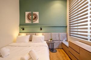 Posteľ alebo postele v izbe v ubytovaní The Flirty Athens apartment