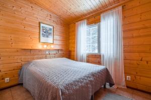 Postel nebo postele na pokoji v ubytování Lomaperkkiö Apartments