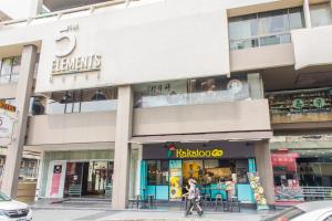 Supermarket nebo jiné obchody v  hotelu nebo okolí