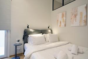 Posteľ alebo postele v izbe v ubytovaní The Flirty Athens apartment