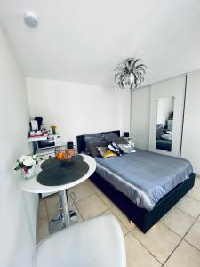 Postel nebo postele na pokoji v ubytování Maison d'hôtes chez Aud