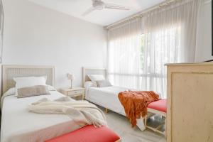 Posteľ alebo postele v izbe v ubytovaní OleHolidays Guadalmina Golf Plaza