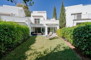 Vonkajšia záhrada v ubytovaní OleHolidays Guadalmina Golf Plaza
