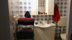 A bathroom at Central Location
