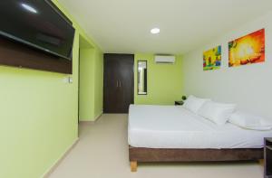 Postel nebo postele na pokoji v ubytování Hotel Avexi Suites By GEH Suites