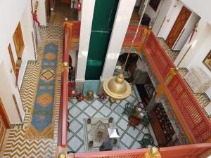 uma vista superior de um quarto com piso em azulejo em Palais Zahia Hotel & Spa em Tânger