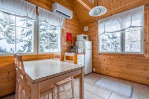 Kuchyň nebo kuchyňský kout v ubytování Lomaperkkiö Apartments