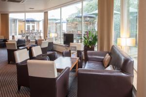 הלאונג' או אזור הבר ב-Holiday Inn York, an IHG Hotel