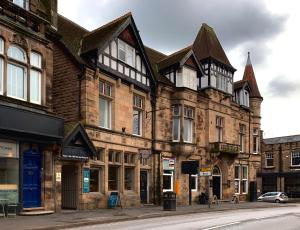 an old building on the side of a street at Finest Retreats - Nelly's Nook in Matlock