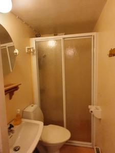 Ένα μπάνιο στο Hotell & Konferens Loftet