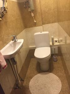 Bathroom sa Красивая 2-ком.кв.,в Новом доме!От хозяйки!