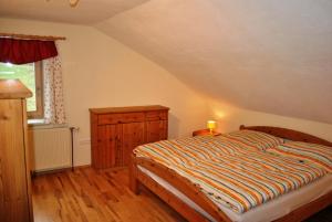 Llit o llits en una habitació de Ferienwohnung Leitner