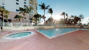 Gallery image of Beachfront 1 Bed w/ On Site Tiki Bar/Restaurant! in Marco Island
