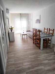Część wypoczynkowa w obiekcie Apartamento Ronda 4 - Los Boliches