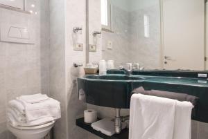 Koupelna v ubytování Hotel Alba