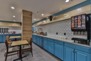 Dapur atau dapur kecil di Wingate by Wyndham Chandler Phoenix