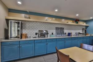 Dapur atau dapur kecil di Wingate by Wyndham Chandler Phoenix