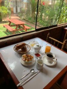 a table with breakfast foods and drinks on it at Jo´s Place in Huaraz