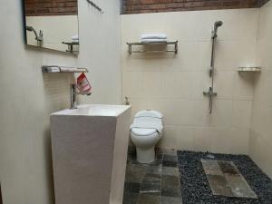 Ванна кімната в Cempaka Villa II
