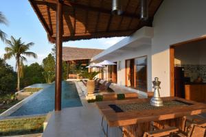 Piscina a Bali Mimpi luxurious villa with great ocean views! o a prop
