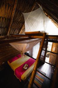 Tiki Hut Hostel客房内的一张或多张床位