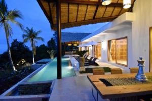 Piscina a Bali Mimpi luxurious villa with great ocean views! o a prop