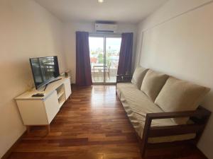 a living room with a couch and a tv at Luxury Appart in Salta