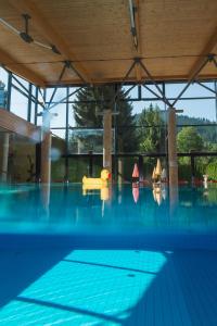 Bruggerhof - Camping, Restaurant, Hotel内部或周边的泳池