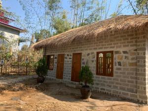 Φωτογραφία από το άλμπουμ του Bamboo Forest River View Hostel σε Ywama