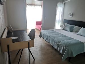 Posteľ alebo postele v izbe v ubytovaní Hotel Herbeira