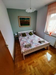 Posteľ alebo postele v izbe v ubytovaní Apartman Jelacic Vinkovci
